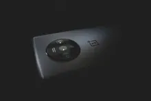 Primer plano del módulo de cámara de un smartphone de gama alta