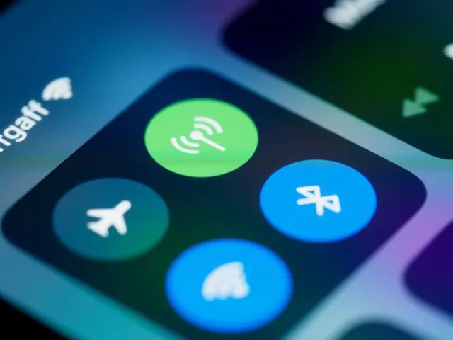 Centro de control de un teléfono móvil con iconos de conectividad