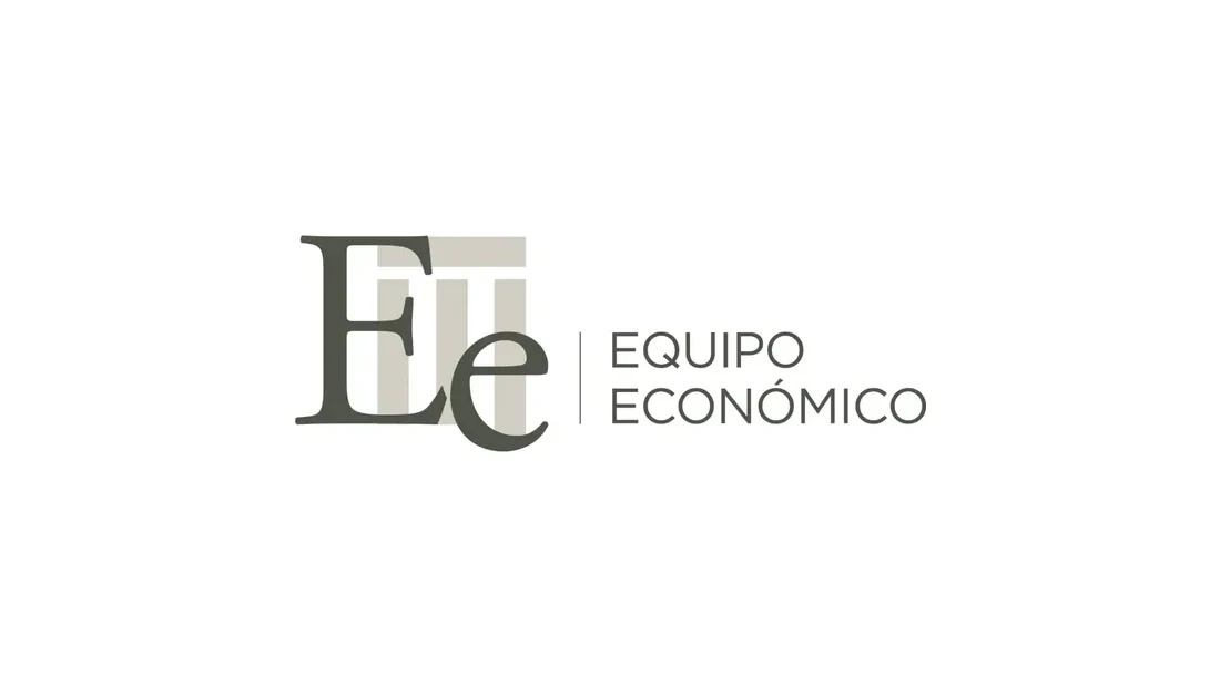 Logotipo de la consultora Equipo Económico en gris y beige