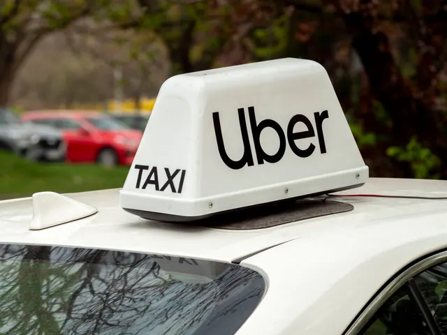 Logotipo de Uber en la fachada de una de sus oficinas