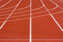 Carriles de una pista de atletismo vistos de cerca