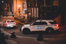 Coche patrulla de la Policía Nacional durante una vigilancia nocturna