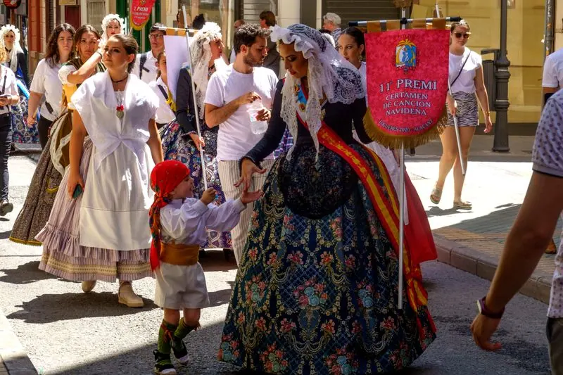 Celebración de una fiesta popular y romeria en un pueblo español