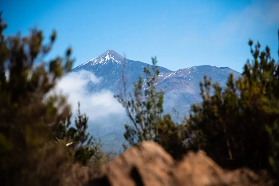 Vista aérea del volcán Teide cubierto de nieve, Parque Nacional del Teide, Tenerife