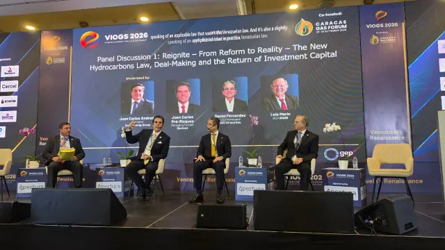 Un grupo de ponentes participa en un panel de debate en la cumbre VIOGS 2026